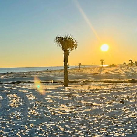 Feels Like Home Escape, 1/2 Mile To Beach Gulfport Esterno foto