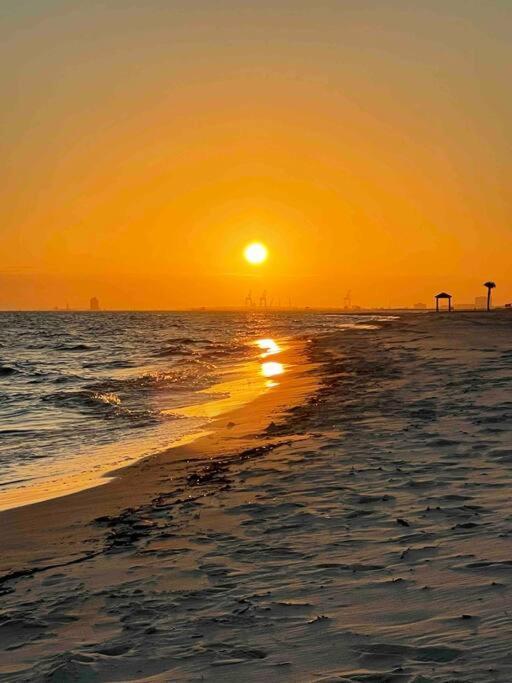 Feels Like Home Escape, 1/2 Mile To Beach Gulfport Esterno foto
