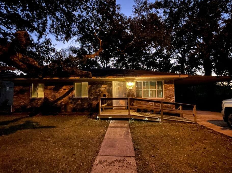 Feels Like Home Escape, 1/2 Mile To Beach Gulfport Esterno foto